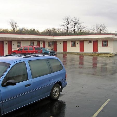 Watertown Budget Inn Exterior photo