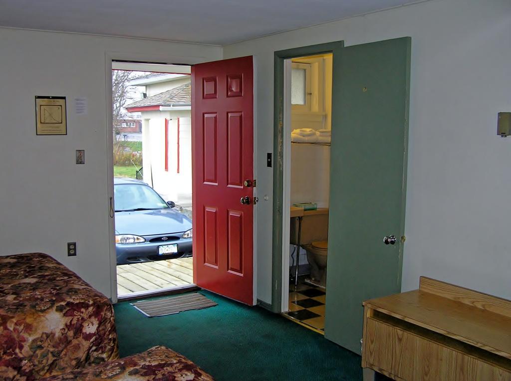 Watertown Budget Inn Room photo