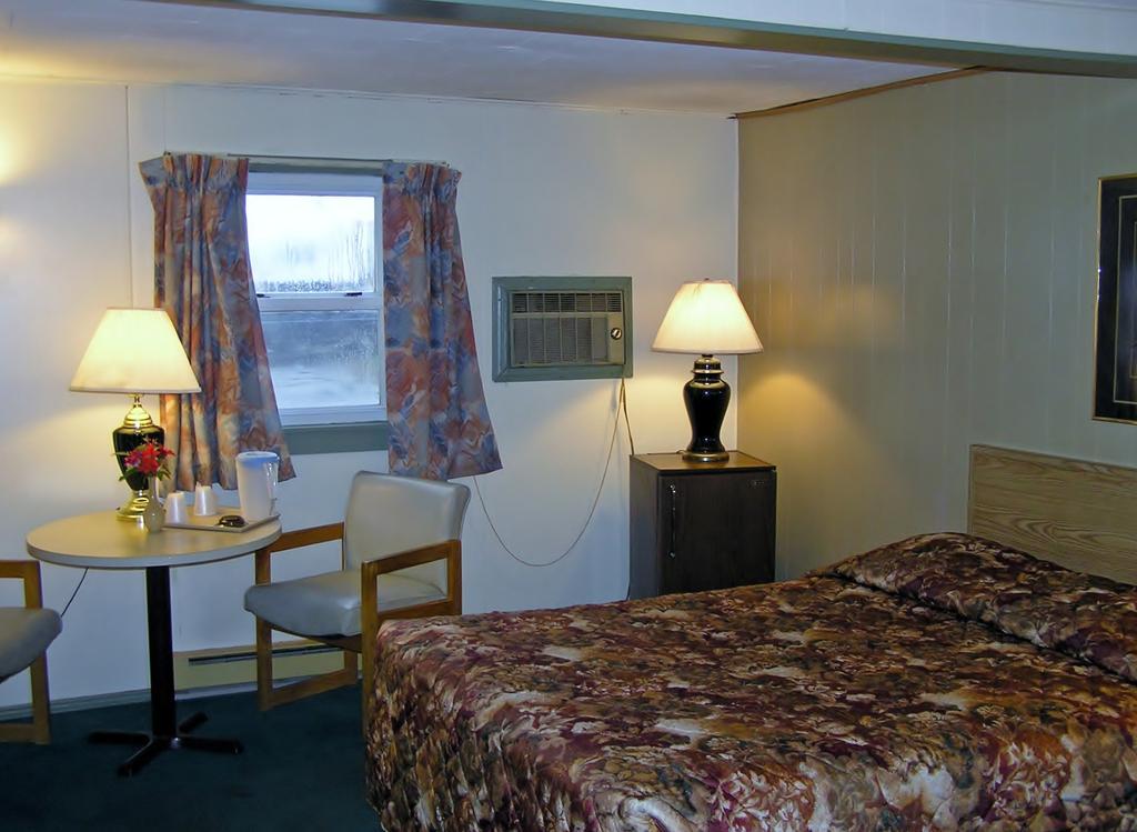 Watertown Budget Inn Room photo