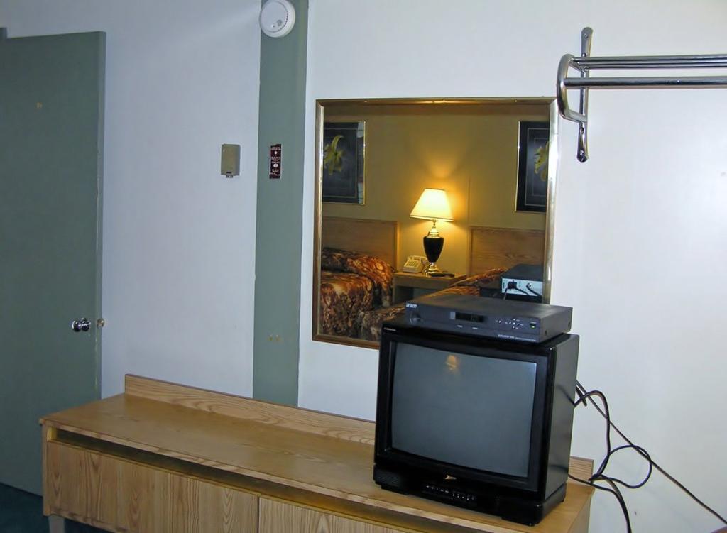 Watertown Budget Inn Room photo