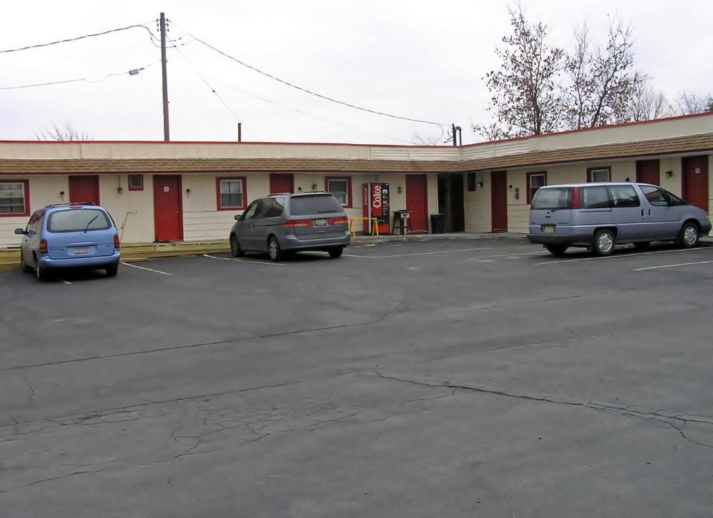 Watertown Budget Inn Exterior photo