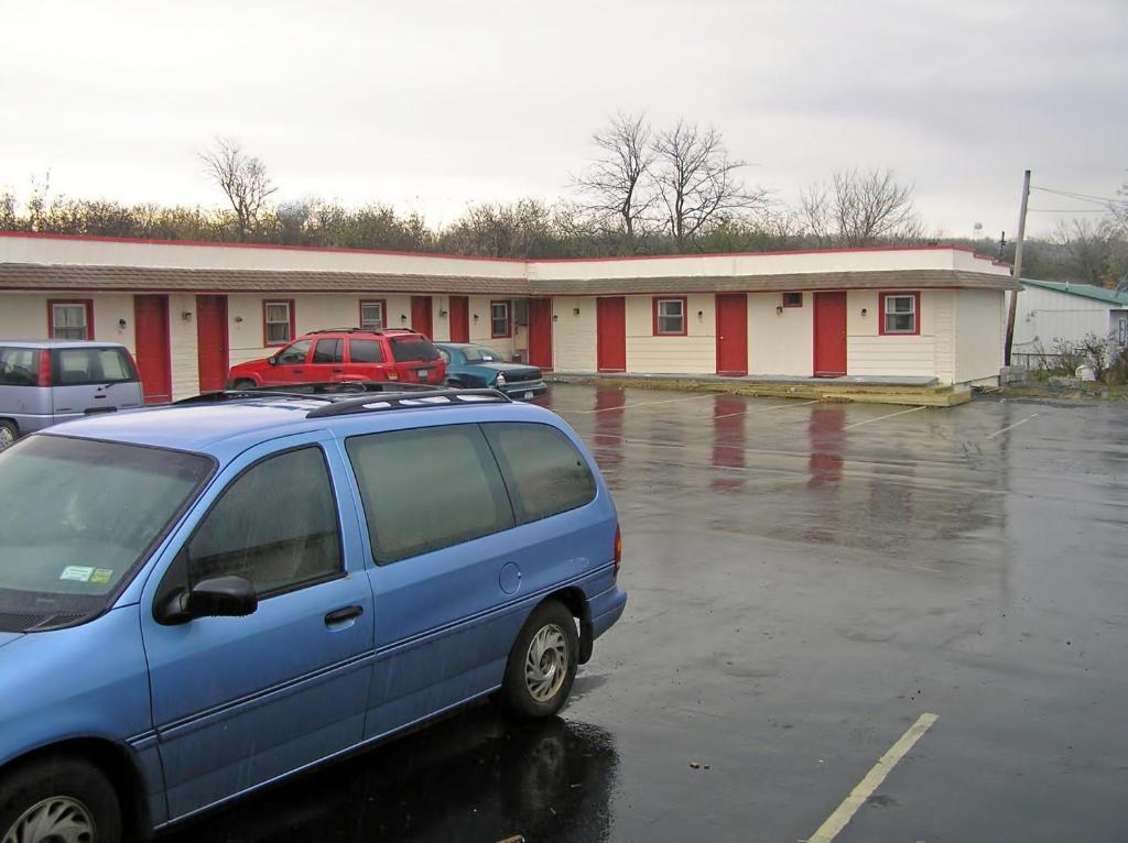 Watertown Budget Inn Exterior photo